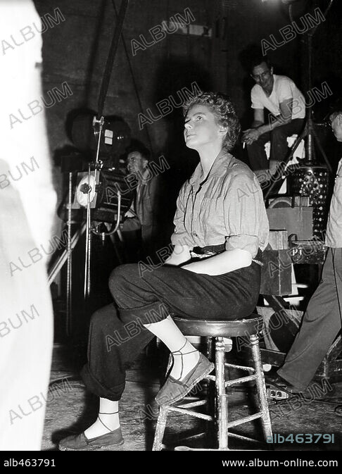 INGRID BERGMAN In FOR WHOM THE BELL TOLLS 1943 Directed By SAM WOOD