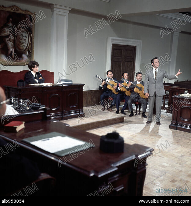 CONCHA VELASCO And MANOLO ESCOBAR In JUICIO DE FALDAS 1969 Directed