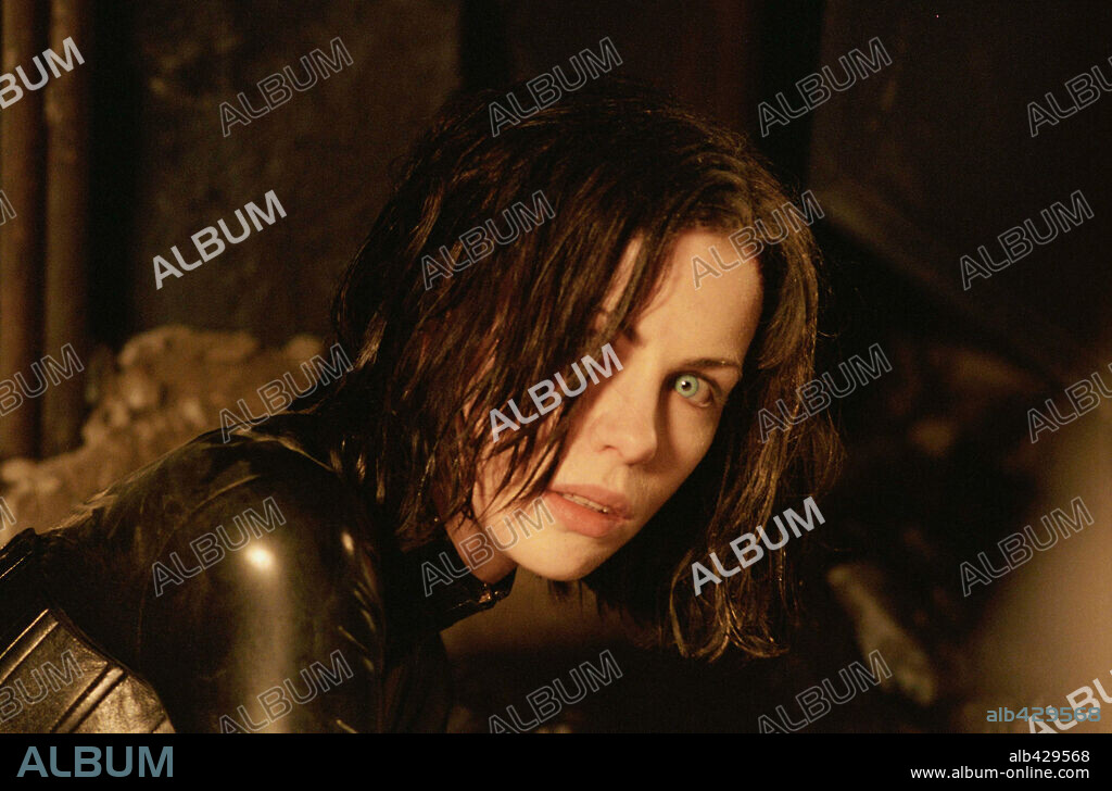 KATE BECKINSALE In UNDERWORLD 2003 Directed By LEN WISEMAN Copyright