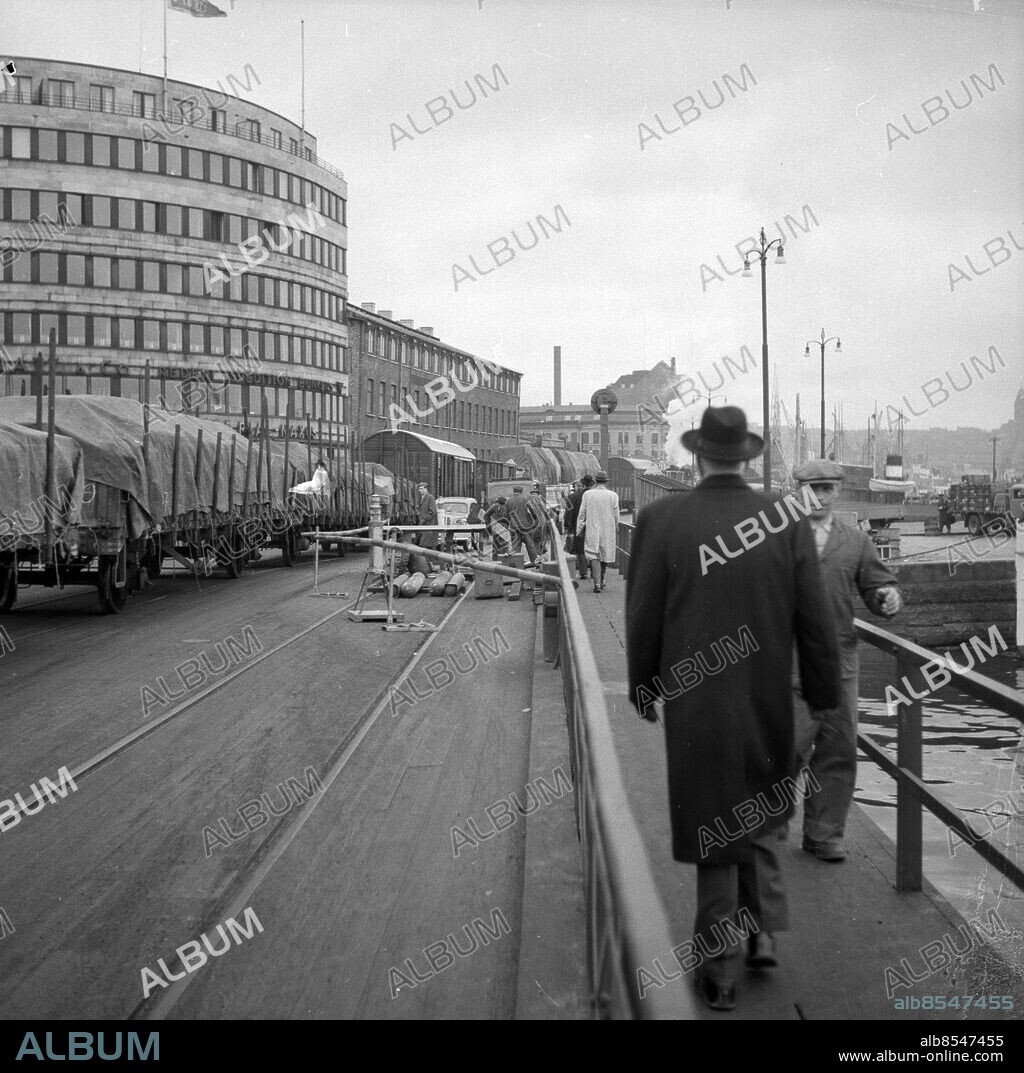 GÖTEBORG 1952 11 Trångt för järnvägen vid Packhusplatsen och