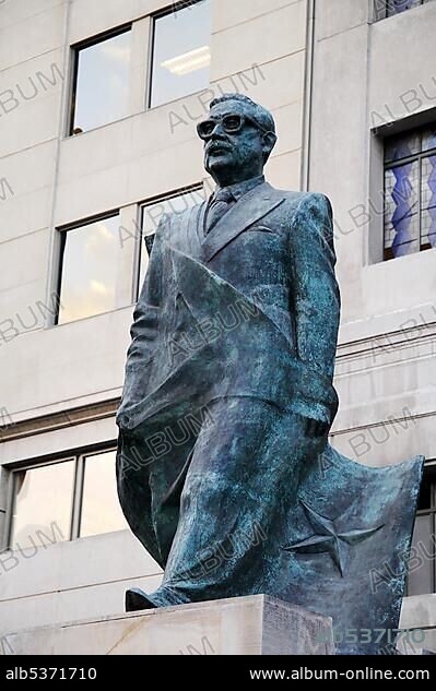 Monument to Salvador Allende, Justice Palace, Plaza de Constitucion square, Santiago de Chile, Chile, South America.