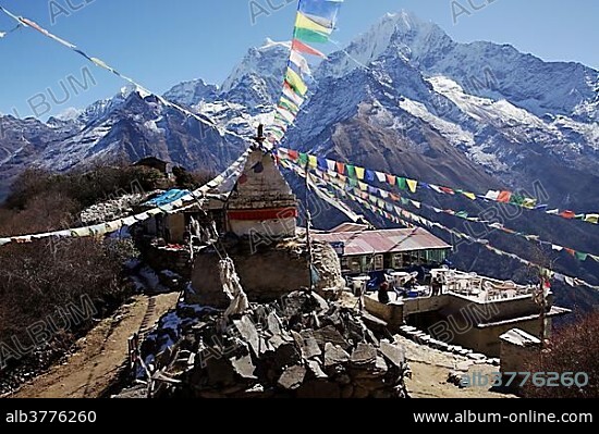 A stupa with prayer flags at the Boudha Lodge in Mongla, Khumbu, Sagarmatha National Park, Nepal, Asia.