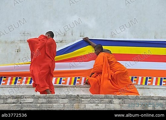 Puja, a 300m long Buddhist flag is being placed around the Ruvanveli Seya Dagoba, Anuradhapura, Unesco World Heritage site, Sri Lanka, Ceylon, South Asia, Asia.