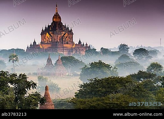 Temples in the morning mist, stupas and pagodas in the temple complex of the Plateau of Bagan, Mandalay Division, Myanmar or Burma.