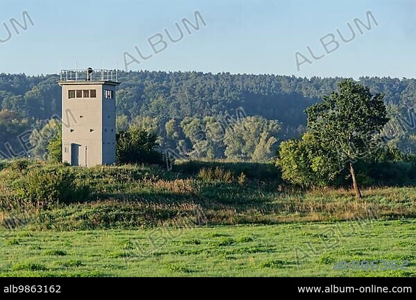 Former GDR border tower in the Elbe floodplain near Darchau in the Elbe River Landscape UNESCO Biosphere Reserve. Amt Neuhaus, Lower Saxony, Germany, Europe.