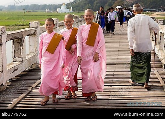 Nuns on U-Bein Bridge, the longest Teak-Wood Bridge in the world, Amarapura, Mandalay, Myanmar, Asia.