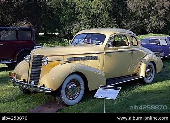 Buick Opera Coupe Series 40, 1937 model, US classic car, Schloss Dyck Classic Days 2016 Jüchen, Niederrhein, North Rhine-Westphalia, Deutschlnd.