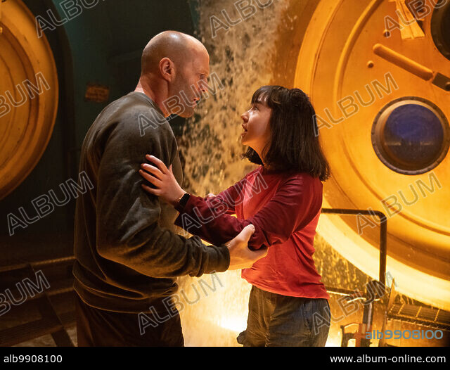 JASON STATHAM and Shuya Sophia Cai in MEG 2: THE TRENCH, 2023, directed ...