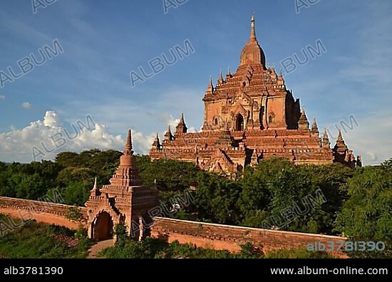 Htilominlo Temple, 13th Century, one of the last great temples built in Bagan before the fall of the kingdom, Old Bagan, Pagan, Burma, Myanmar, Southeast Asia, Asia.