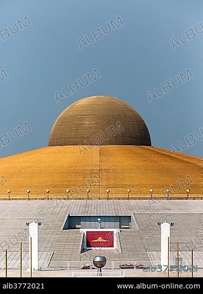 Mahadhammakaya Cetiya Chedi of the Wat Phra Dhammakaya temple with the logo of the Dhammakaya movement, Khlong Luang District, Pathum Thani, Bangkok, Thailand, Asia.