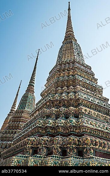 Three Chedis, Phra Maha Chedi Si Ratchakan, Wat Pho temple, Wat Phra Chetuphon, Bangkok, Thailand, Asia.