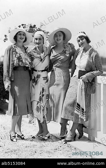 Fashion four women posing with hats and dress 1920s Baltic Sea Germany Europe. Album alb5153084