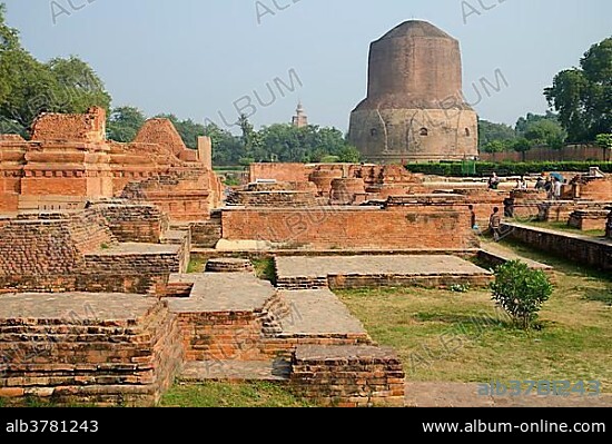 Buddhist pilgrimage destination, historical site of the Dhamekh Stupa, Deer Park of Isipatana, Sarnath, Uttar Pradesh, India, South Asia, Asia.