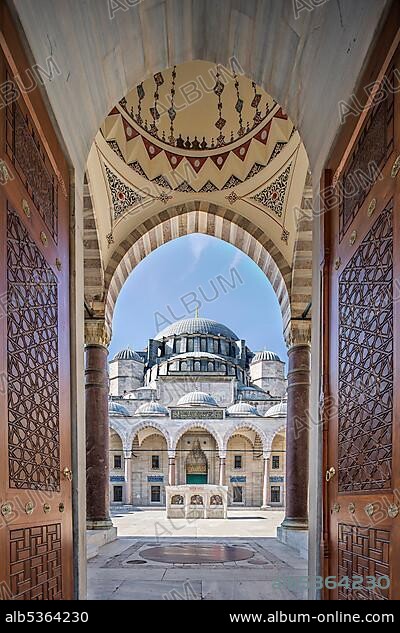 The Suleymaniye Mosque was commissioned by Sultan Suleyman (Suleyman ...