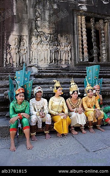 Khmer folk group with costumes from Hindu mythology in the centre of Angkor Wat, Cambodia, Southeast Asia, Asia.