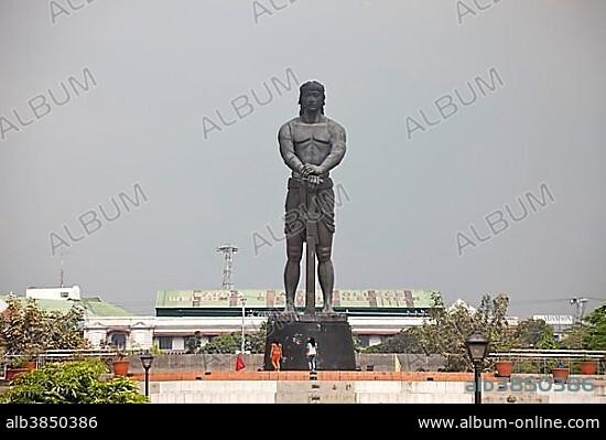 Lapu Lapu Monument, giant statue, in Rizal Park, Manila, Philippines, Asia.