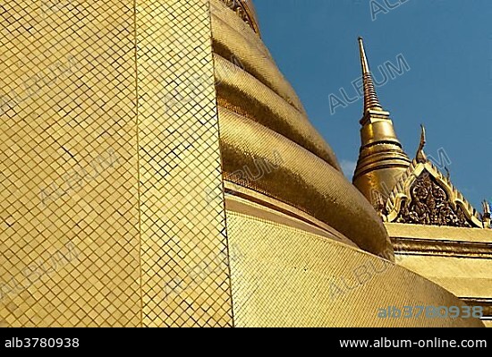 Wat Phra Kaeo, Phra Sri Rattana Chedi, Cloud Tower, Bangkok, Thailand, Asia.