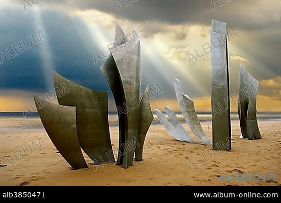 "Les Braves" Second World War D-Day landing Memorial on Omaha Beach, Laurent-sur-Mer, Normandy, France, Europe.