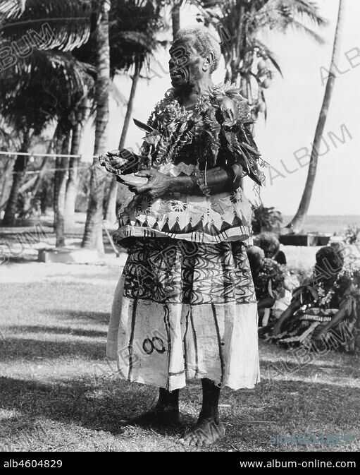 Fijian man with a 'tabua' - Album alb4604829