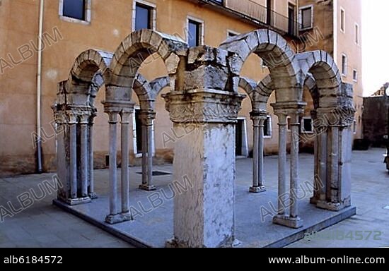 CLAUSTRO ROMANICO DE SANTO DOMINGO.