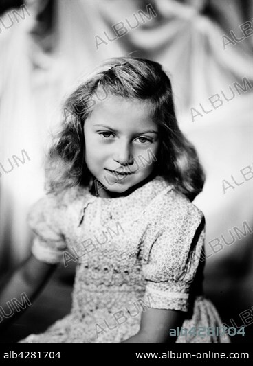 Princess Tatiana Radziwill, daughter of Princess Eugenie of Greece and of Prince Dominik Radziwill. 1955. Taponier Photo. Photo12.com - Coll. Taponier.