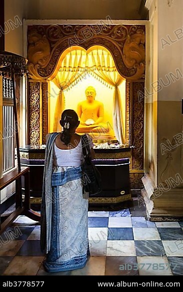 Believers praying in the Temple of the Sacred Tooth Relic, Sri Dalada Maligawa, Buddhist temple, Kandy, Central Province, Sri Lanka, Asia.