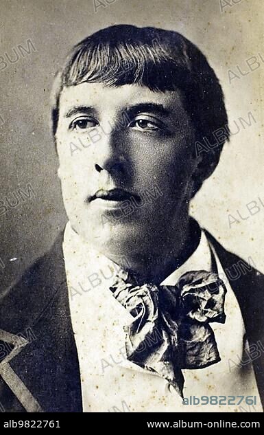 Biography of Oscar Wilde, Irish Poet and Playwright