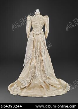 Evening dress in pale pink satin and hotsell cream satin brocade with applied maple leaves