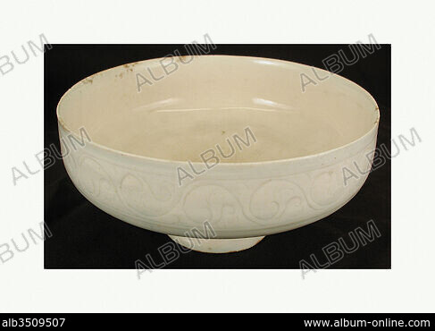 Ribbed bowl resembling the mold-made bowls common before the