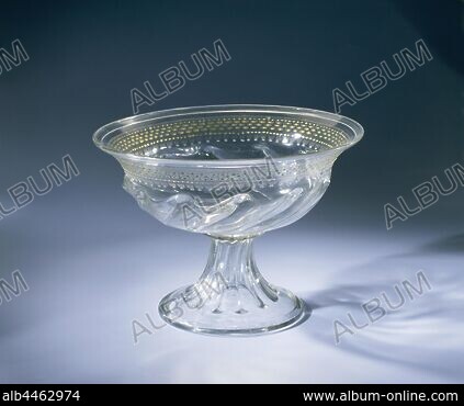 Glass bowl with vertical ribbed ornaments on the outside. Pressed into a  mold. Fairly thick-walled, transparent slightly greenish glass. Remarkably  little air bubbles cont - Album alb5021595