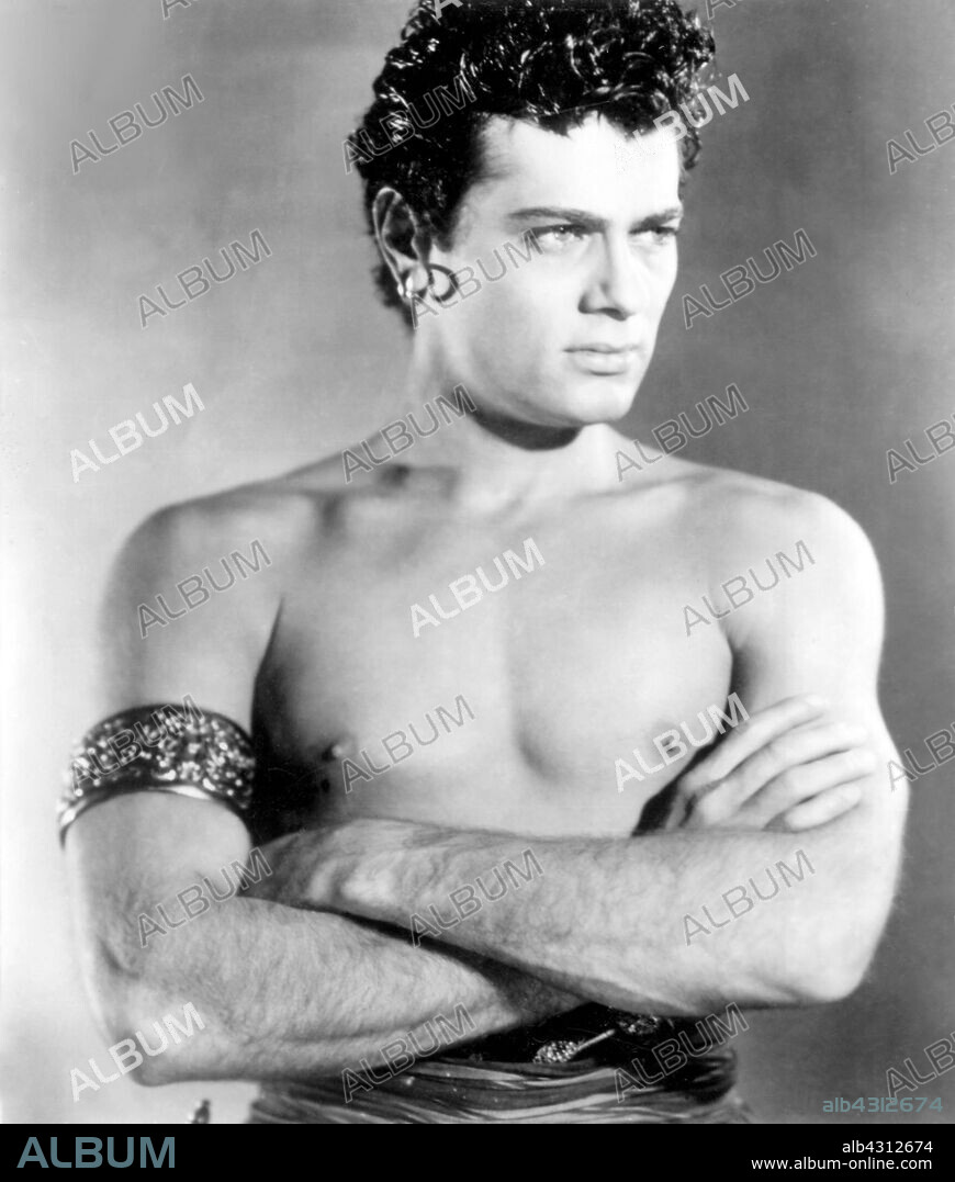 TONY CURTIS in THE PRINCE WHO WAS A THIEF, 1951, directed by RUDOLPH MATE. Copyright UNIVERSAL PICTURES.