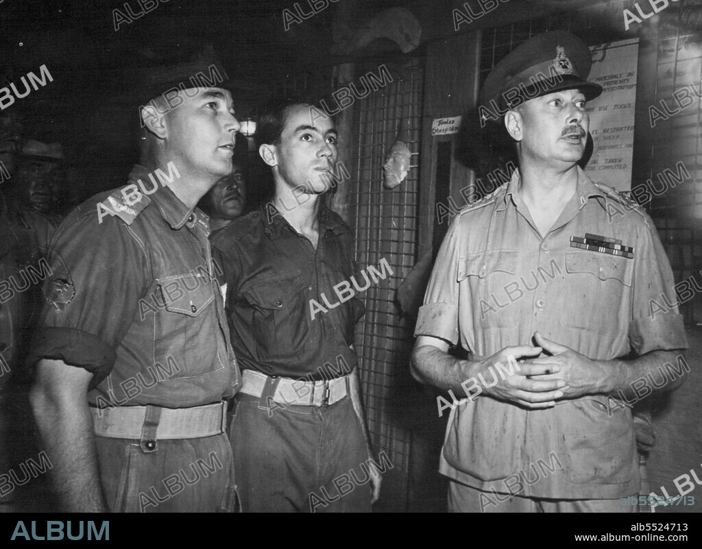 Duke of Gloucester visits convalescent Depot at Lae, where front-line  soldiers recuperate. Accompanied by Lt. G. G. Laws (Victoria) and Sergt. Roy  Ryan (Brisbane), the Duk - Album alb5524713