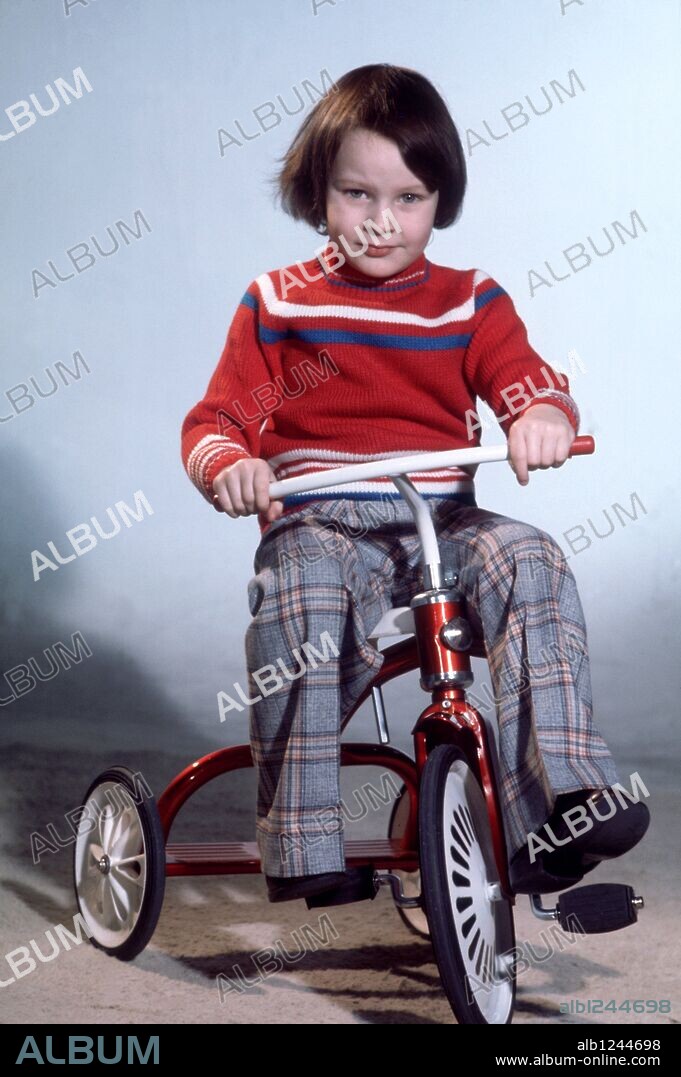 HARVEY STEPHENS in THE OMEN, 1976, directed by RICHARD DONNER. Copyright 20TH CENTURY FOX.