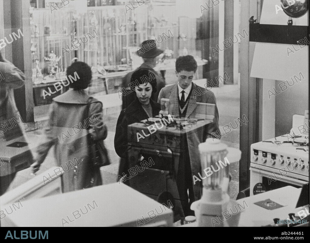 LOREDANA DETTO and SANDRO PANZERI in THE JOB, 1961 (IL POSTO), directed by ERMANNO OLMI.