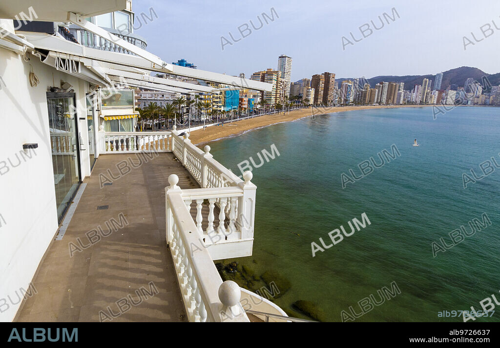 Hoteles terrazas y cafeter as cerradas Album alb9726637