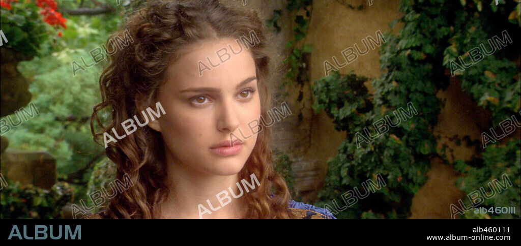 NATALIE PORTMAN en STAR WARS: EPISODIO II-EL ATAQUE DE LOS CLONES, 2002 (STAR WARS: EPISODE II-ATTACK OF THE CLONES), dirigida por GEORGE LUCAS. Copyright LUCASFILM/JAK PRODUCTIONS.