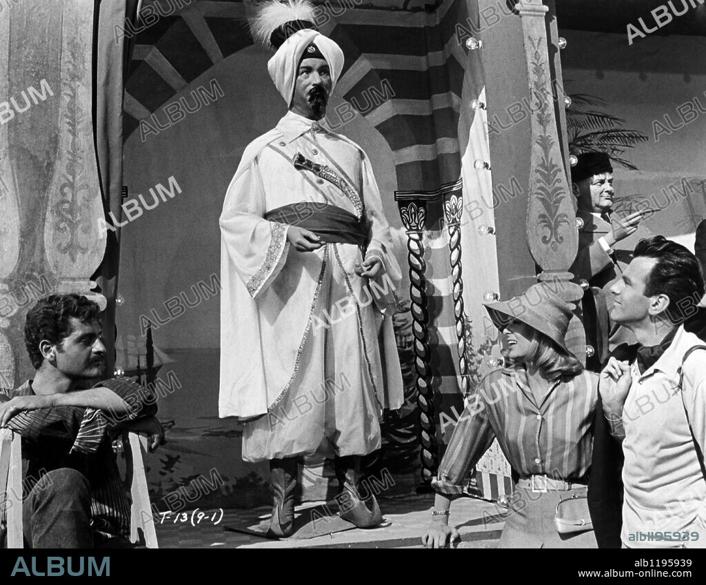 MAXIMILIAN SCHELL and MELINA MERCOURI in TOPKAPI, 1964, directed by JULES DASSIN. Copyright UNITED ARTISTS.