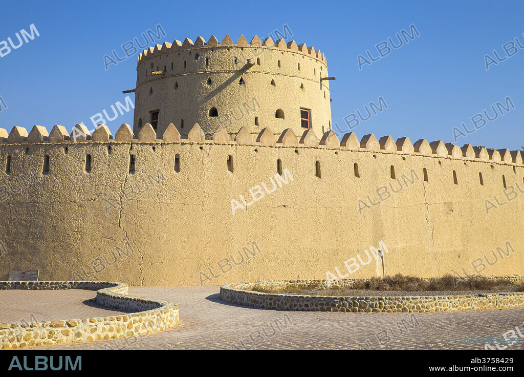 Hili Fort and watchtower, Hili, Al Ain, UNESCO World Heritage Site, Abu Dhabi, United Arab Emirates, Middle East.