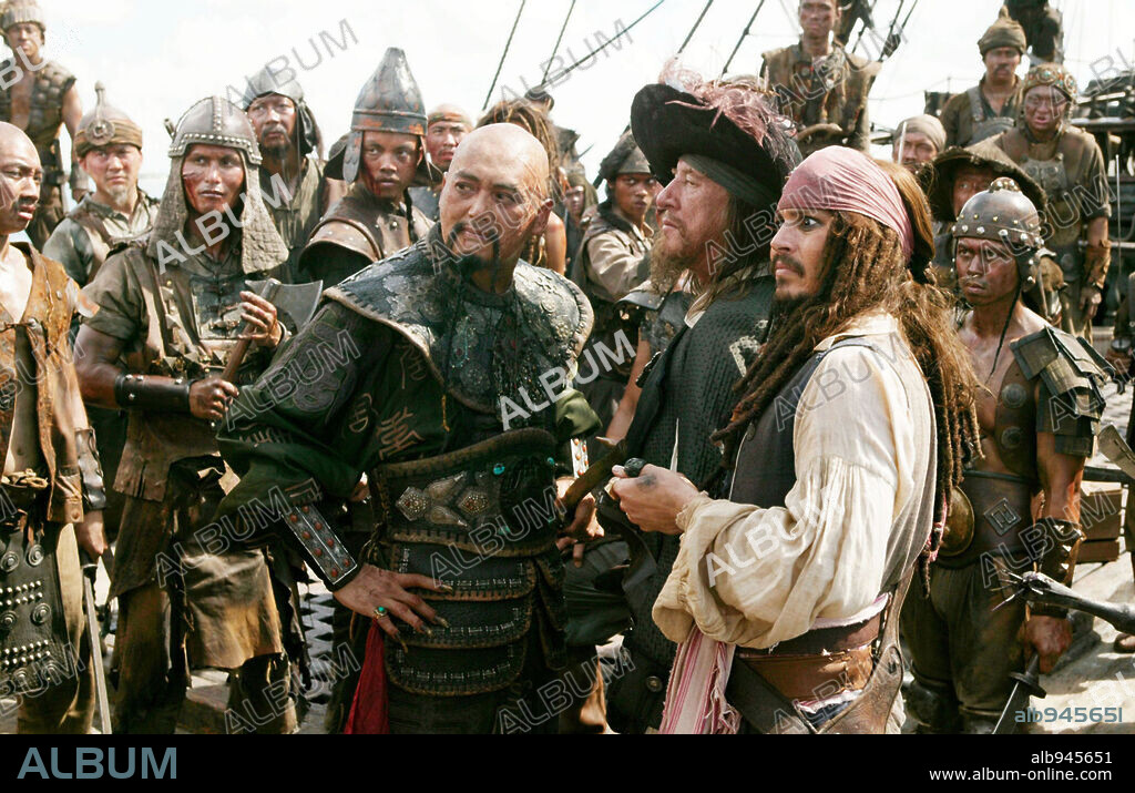 CHOW YUN-FAT, GEOFFREY RUSH and JOHNNY DEPP in PIRATES OF THE CARIBBEAN: AT WORLDS END, 2007, directed by GORE VERBINSKI. Copyright WALT DISNEY PICTURES.