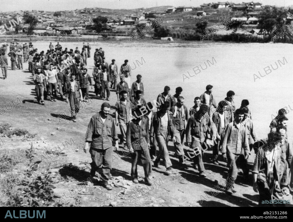 Korean War. A Group Of American Prisoners On Their Way To A Pow Camp In Pyongyang. Early 1950S. (Photo by: Sovfoto/UIG via Getty Images).