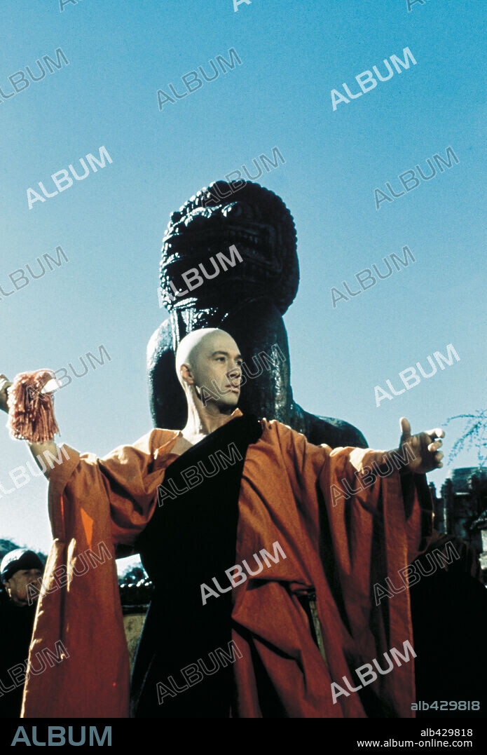 DAVID CARRADINE dans KUNG FU, 1972. Copyright WARNER BROS. TELEVISION.