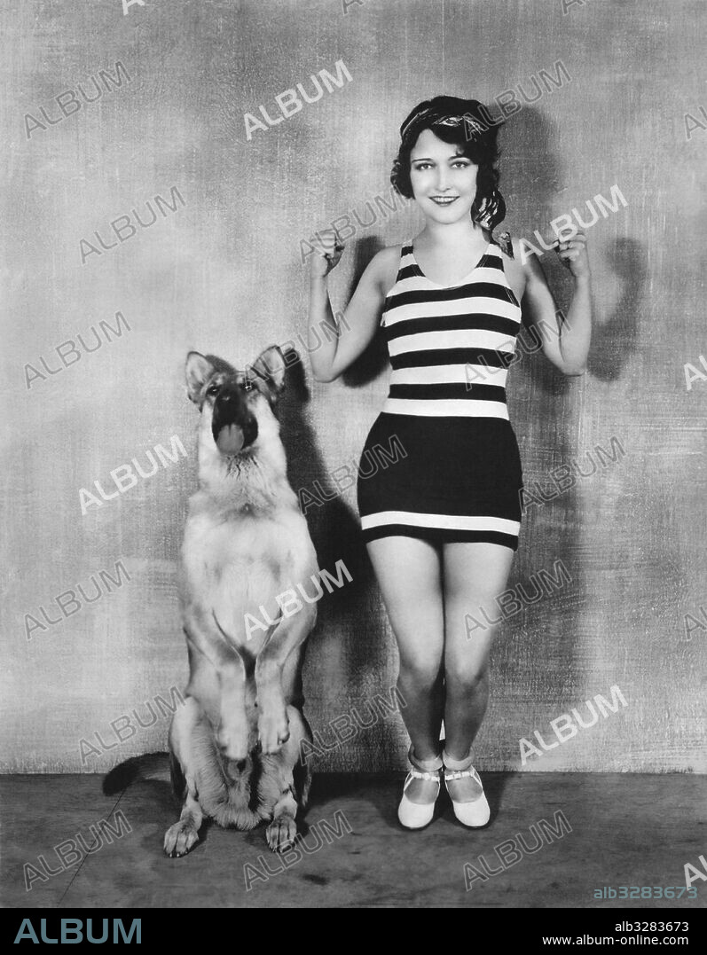 Actress And Dog Exercise - Album alb3283673