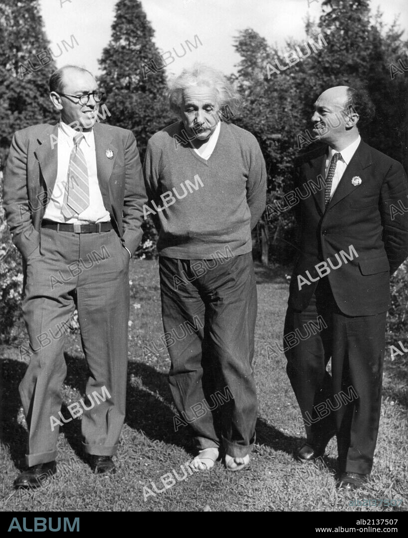 Poet itzik feffer and solomon mikhoels of the moscow state jewish theater, meeting with albert einstein who is to chair a jewish anti-fascist committee event in new york, the largest pro-soviet rally ever held in the united states, july 1943, during their fund-raising trip to the united states in 1943.