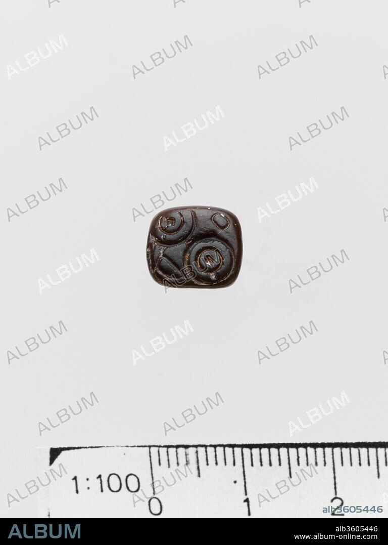 Steatite pyramidal seal. Culture: Minoan. Dimensions: Base 0.8 cm x 1 cm; H. 0.9 cm. Date: ca. 2400-1900 B.C..
Circular and linear motifs.