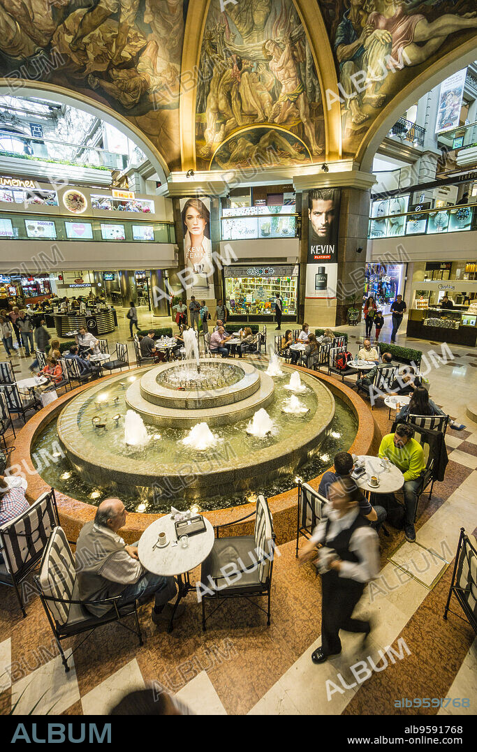 galerias Pacifico, obra del ingeniero Emilio Agrelo y el arquitecto parmesano Roland Le Vacher, Frescos en la cúpula de la galerías. El panel central en la imagen fue pintada por Antonio Berni,Buenos Aires, republica Argentina, cono sur, South America.