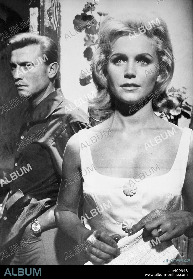 LAURENCE HARVEY and LEE REMICK in THE RUNNING MAN, 1963, directed by CAROL  REED. Copyright COLUMBIA PICTURES. - Album alb409948