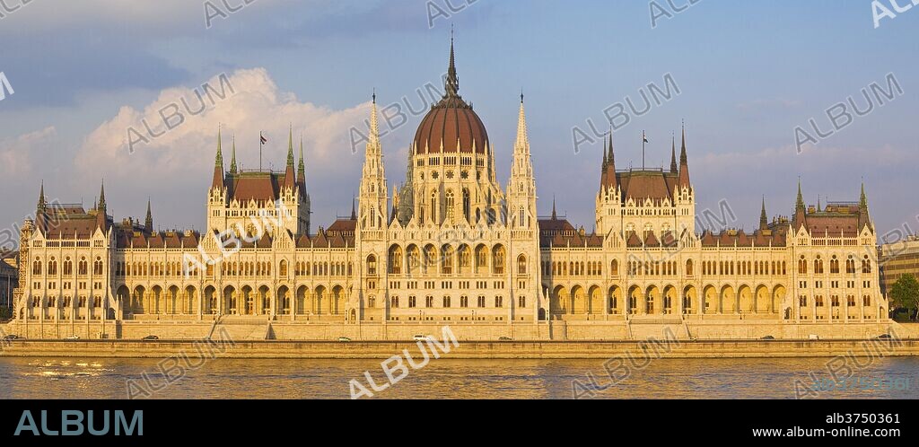 The neo-gothic Hungarian Parliament building, designed by Imre Steindl, across the River Danube, UNESCO World Heritage Site, Budapest, Hungary, Europe.