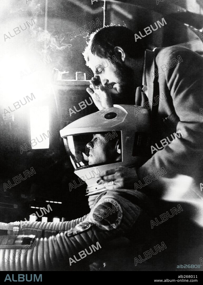 STANLEY KUBRICK in 2001: A SPACE ODYSSEY, 1968, unter der Regie von STANLEY KUBRICK. Copyright M.G.M.