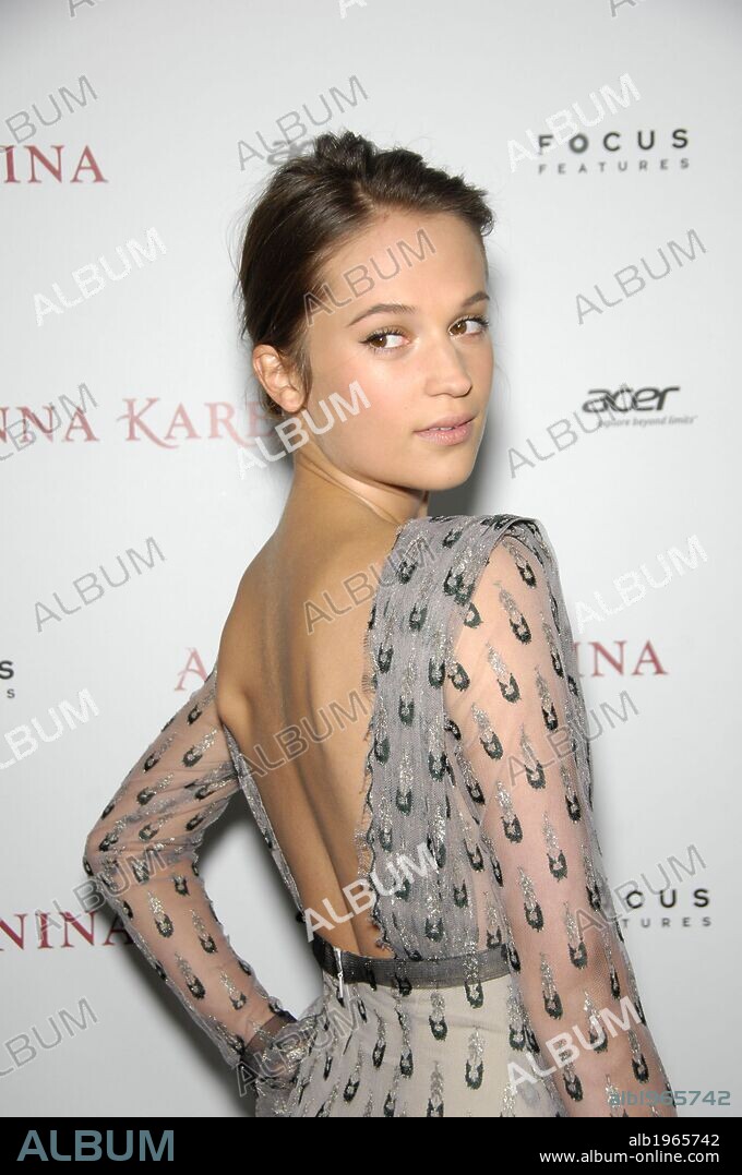 Alicia Vikander Online