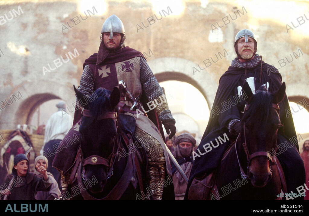 DAVID THEWLIS and ORLANDO BLOOM in KINGDOM OF HEAVEN, 2005, directed by RIDLEY SCOTT. Copyright 20TH CENTURY FOX / APPLEBY, DAVID.